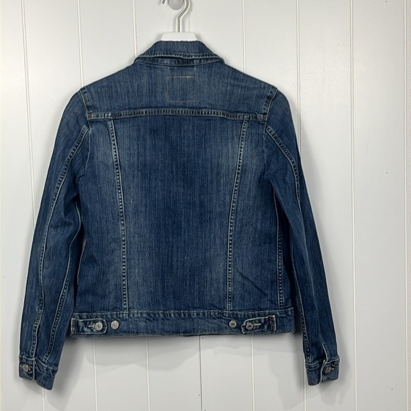 Levi’s Womens Classic Jean Jacket L Dark Wash Some Fading Button Down Pockets - Picture 10 of 14